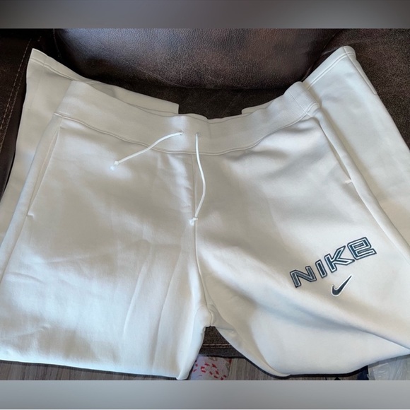 Nike Cream Full-Length Sweatpants - Picture 4 of 5